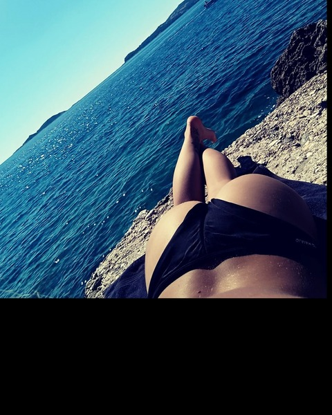 View Goldnik (nicol28) OnlyFans 9 Photos and 0 Videos leaks 

 picture 2