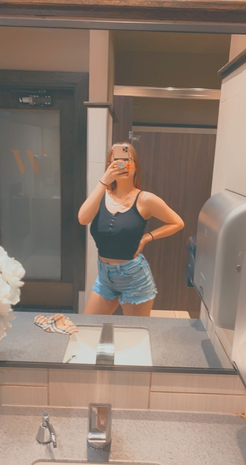 nicole._.moore (Nic) OnlyFans Leaked Pictures & Videos 

 picture 2