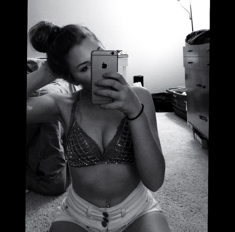 View nikkibabyxoxo21 (Nikki) OnlyFans 78 Photos and 4 Videos for free 

 picture 2