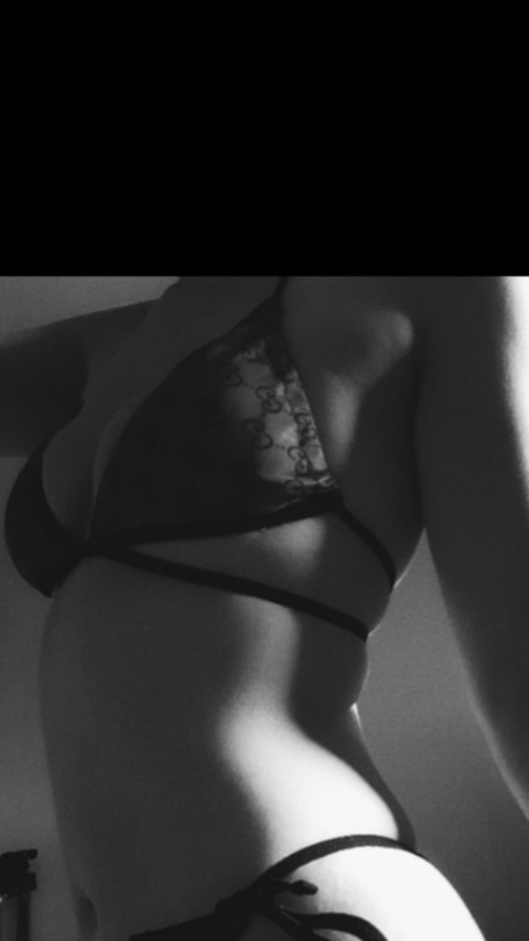 nikkidee1903 OnlyFans Leak 

 picture 2