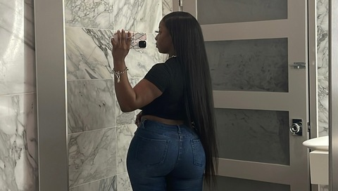 norvawedderburn (Life of Norva TV) free OnlyFans Leaks 

 picture 2