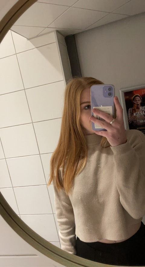 View Scarlet &lt;3 (notsoshyscarlet) OnlyFans 8 Photos and 3 Videos gallery 

 picture 2