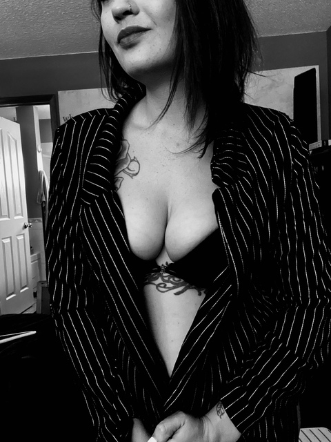 View nottheaveragemom OnlyFans content for free 

 picture 2