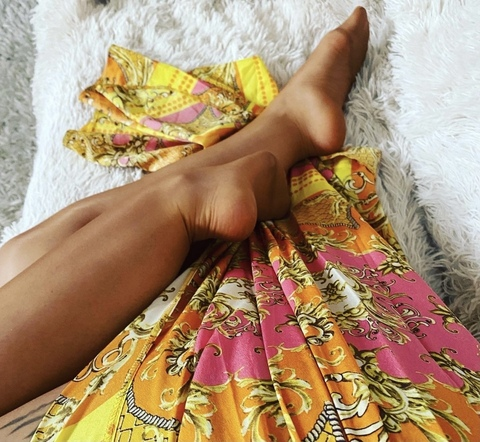 nylon-foot (Bella The Best Nylon Queen) OnlyFans content 

 picture 2