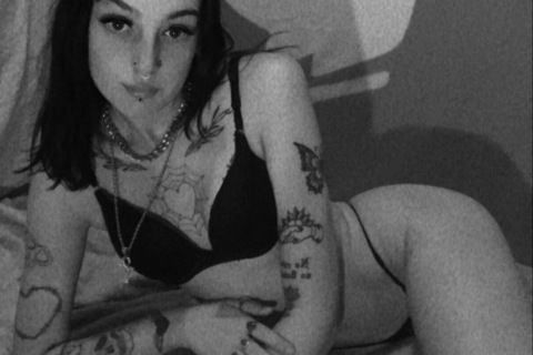 oceancassinelli (Ocean 🖤) OnlyFans content 

 picture 2