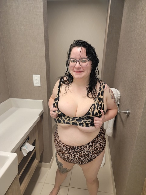ofbritt2022 (Chloe ryan) OnlyFans Leaked Pictures and Videos 

 picture 2