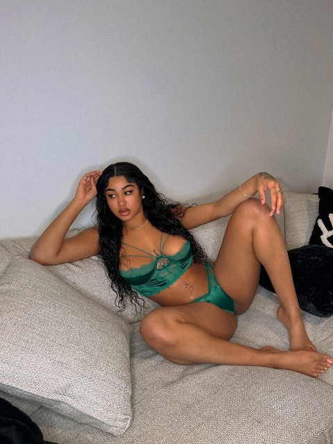 officialjaydapink (Jayda) OnlyFans Leaked Pictures and Videos 

 picture 2