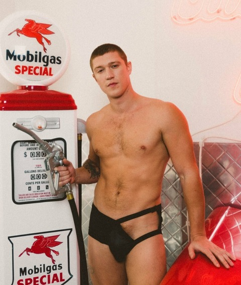 View ofoliverflynn OnlyFans content for free 

 picture 2