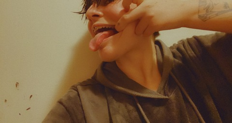 Download ohrobinnn OnlyFans content for free 

 picture 2