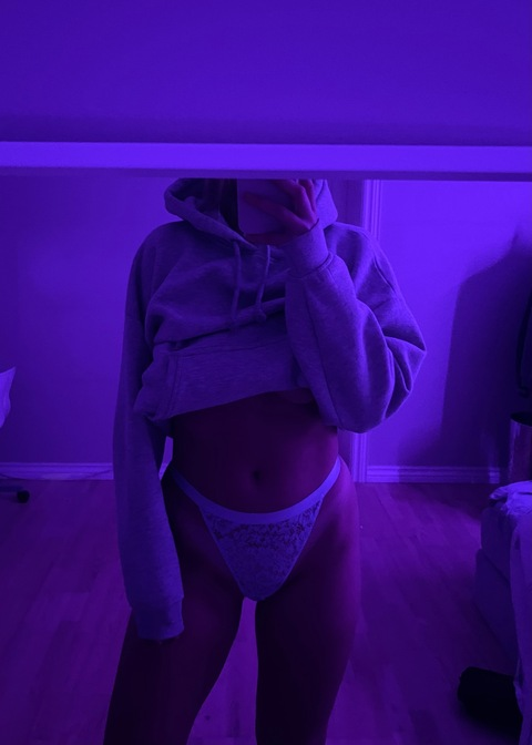 Download oliviaee OnlyFans content free 

 picture 2