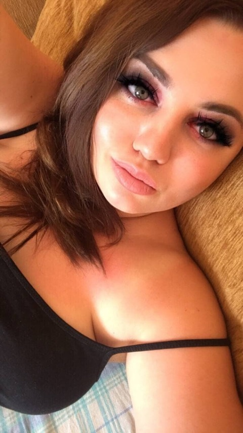 oliviakisss (Oℓivi𝒶♛ 😈) OnlyFans content 

 picture 2