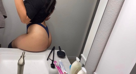 ox.aniee OnlyFans Leaked (9 Photos and 11 Videos) 

 picture 2