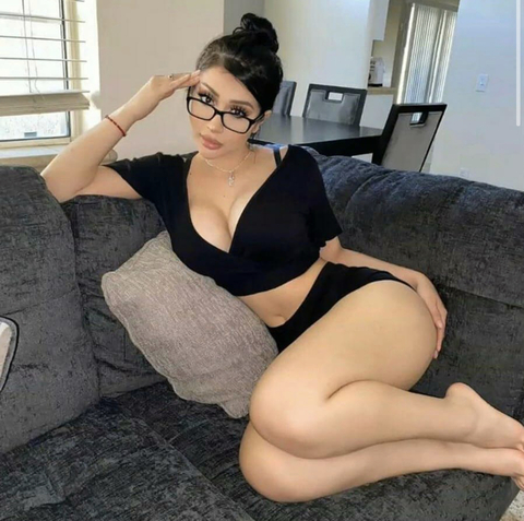 parisluv100 (Paris) OnlyFans Leaked Content 

 picture 2