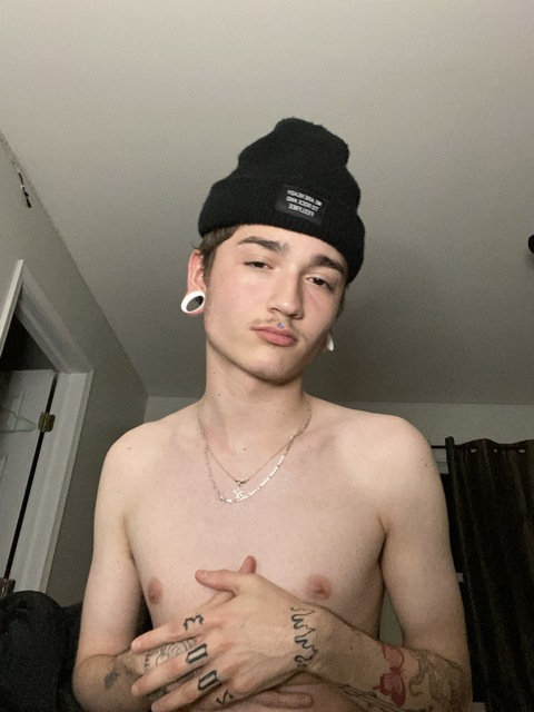 partygetsmewttr (j) OnlyFans Leaked Pictures & Videos 

 picture 2