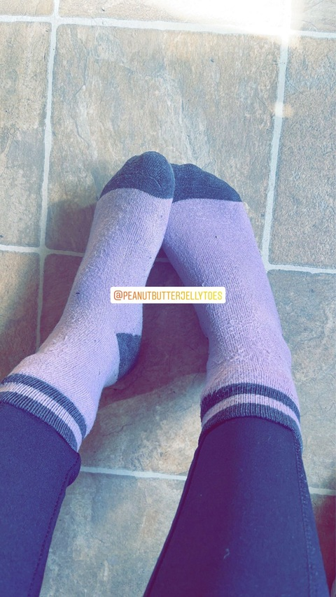 View peanutbutterjellytoes OnlyFans content for free 

 picture 2