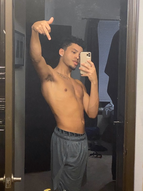View perfection98 (King 👑) OnlyFans 3 Photos and 2 Videos gallery 

 picture 2