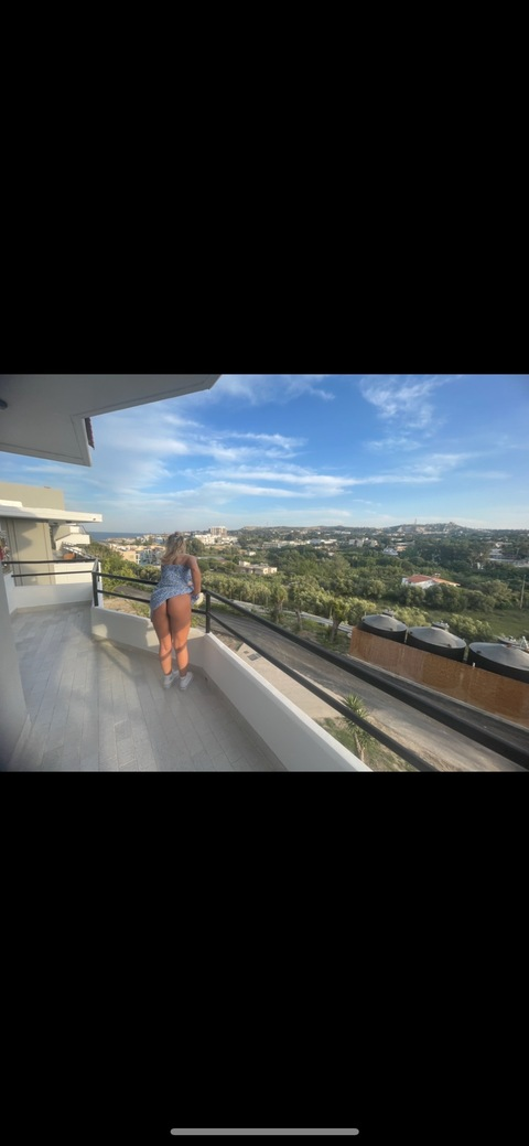 petiteontherun OnlyFans Leak 

 picture 2