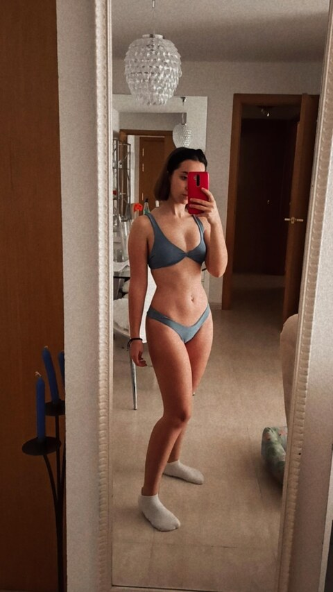 pettitesilvia (Silvia) free OnlyFans content 

 picture 2
