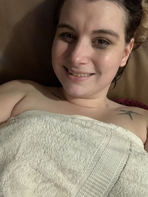 View pindseylie OnlyFans content for free 

 picture 2