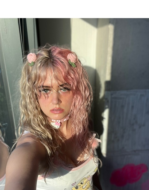 pinkfloweremoji OnlyFans Leaks 

 picture 2