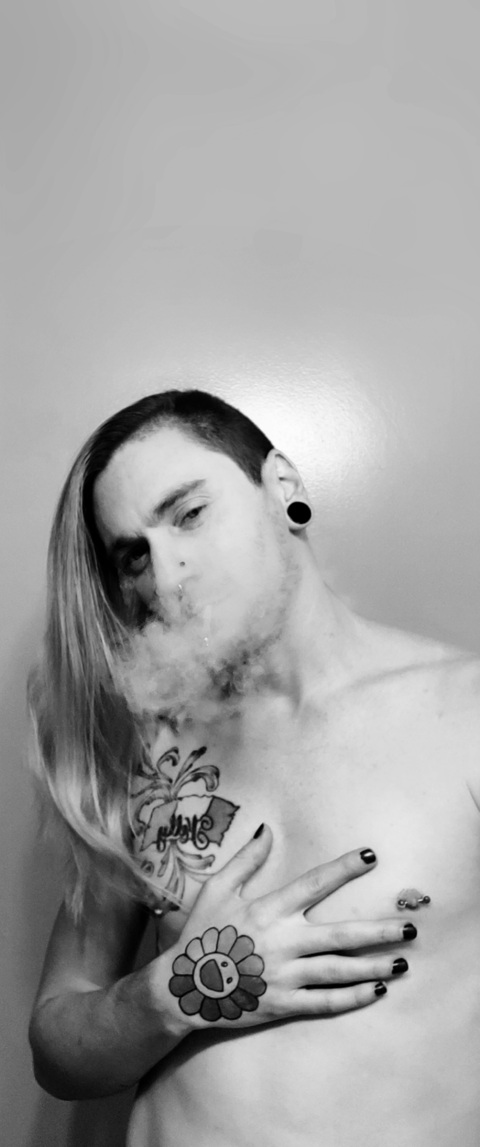 Free access to polyglamorousboi (polyglamorousboi) Leaked OnlyFans 

 picture 2