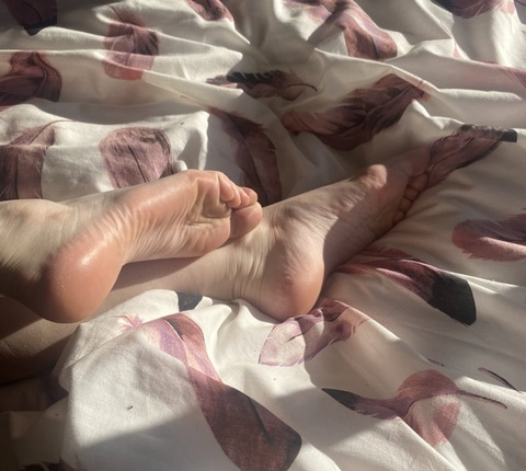 poppypetitefeet (Poppy B) OnlyFans Leaked Content 

 picture 2