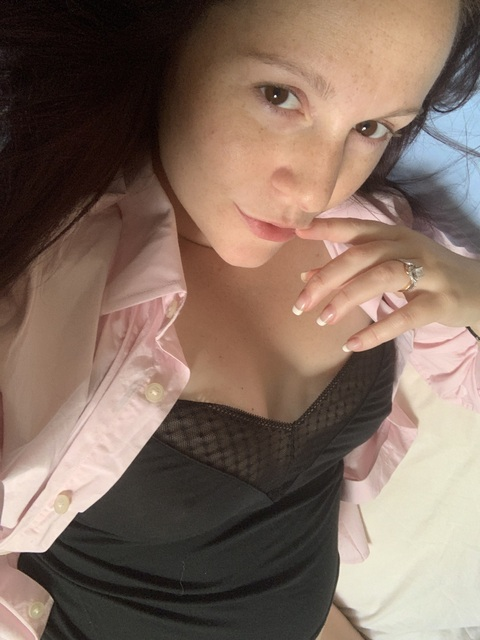 View pregnantredheadmamee (Stefanie) OnlyFans 7 Photos and 0 Videos for free 

 picture 2