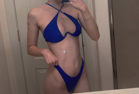 View prettybitch (prettybitch2001) OnlyFans 18 Photos and 4 Videos for free 

 picture 2