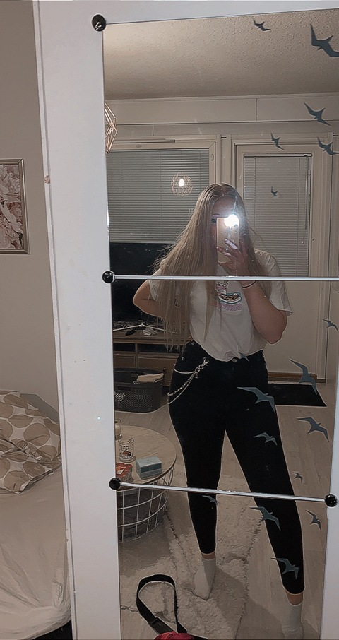 prettyevelinea OnlyFans Leaked 

 picture 2