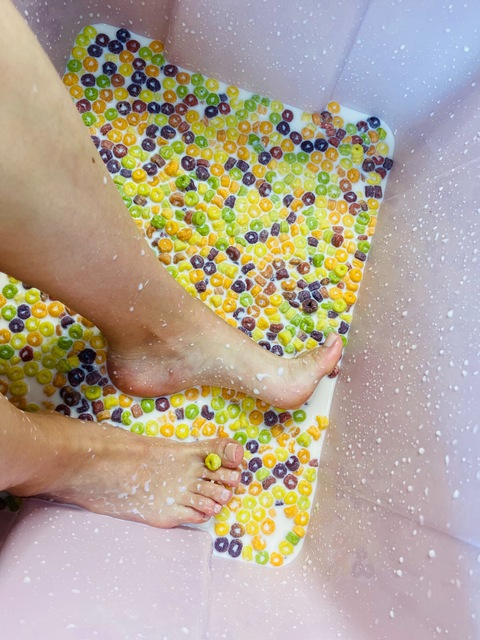 View prettyfeetsquish (Pretty Feet 🌸) OnlyFans 14 Photos and 7 Videos leaked 

 picture 2