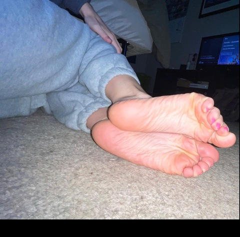prettylittlefeet0014 OnlyFans Leak (152 Photos and 33 Videos) 

 picture 2