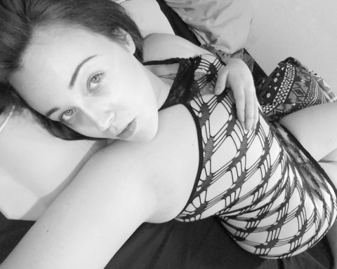 Onlyfans free content prettylittlepoet 

 picture 2