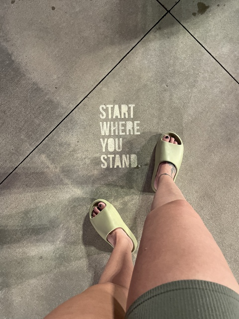 View prettylookingfeet OnlyFans content for free 

 picture 2