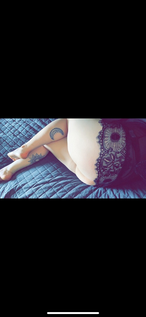 prettypleased22 (Lenni Lynn 🖤) OnlyFans content 

 picture 2