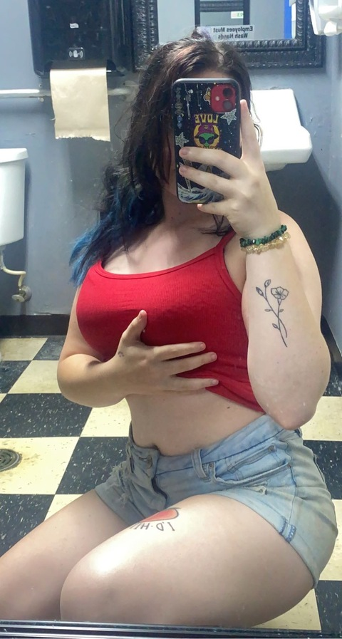 View princess_red69 OnlyFans content for free 

 picture 2