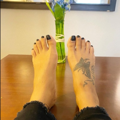 puregoddess.ev (Evie) OnlyFans Leaks 

 picture 2