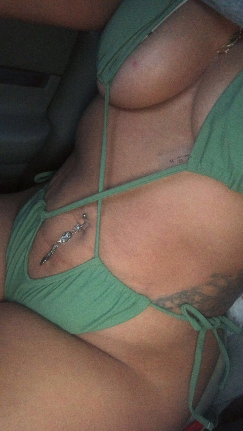 @queenallie7 leaked Onlyfans photos free 

 picture 2