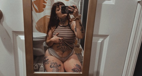 queencrybabyyy (Queen Crybabyyy) OnlyFans Leaked Content 

 picture 2