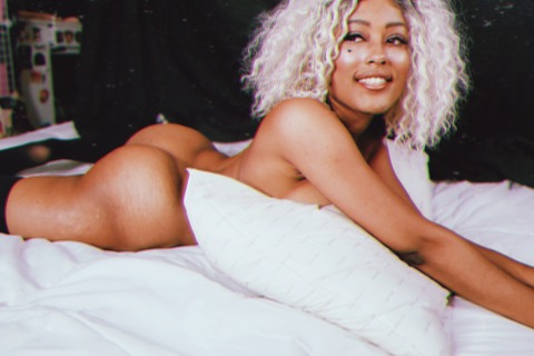 Onlyfans free content queeniiebabe 

 picture 2