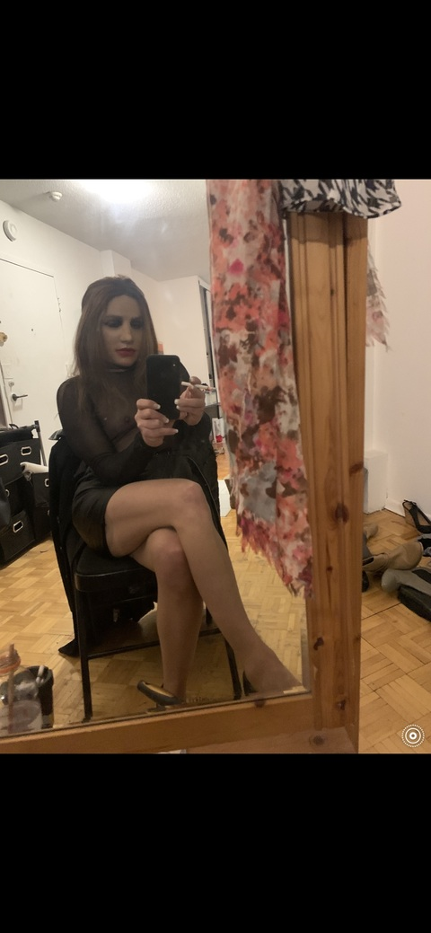 View queenmarlagonzo (Queen Marla) OnlyFans 234 Photos and 22 Videos leaked 

 picture 2