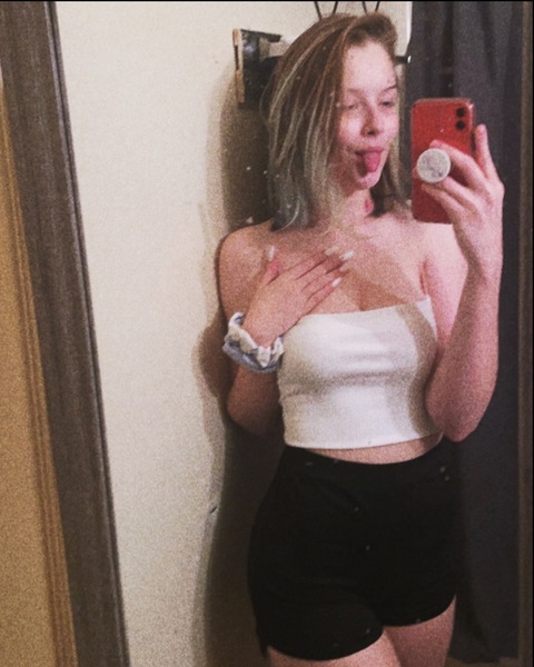quinnlynn16 OnlyFans Leaks 

 picture 2