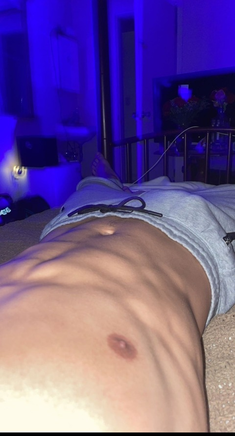 View Quinn Roads (quinnroads) OnlyFans 34 Photos and 9 Videos leaks 

 picture 2