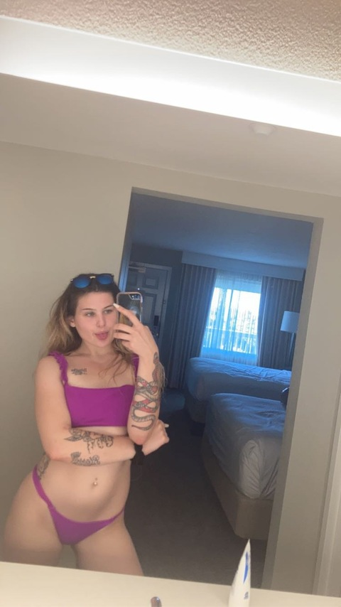 qveenmorgan OnlyFans Leaked (7 Photos and 0 Videos) 

 picture 2
