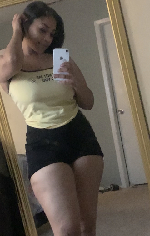 qveennii OnlyFans Leaked Photos and Videos 

 picture 2