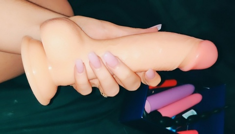 View rachidaphne OnlyFans content for free 

 picture 2