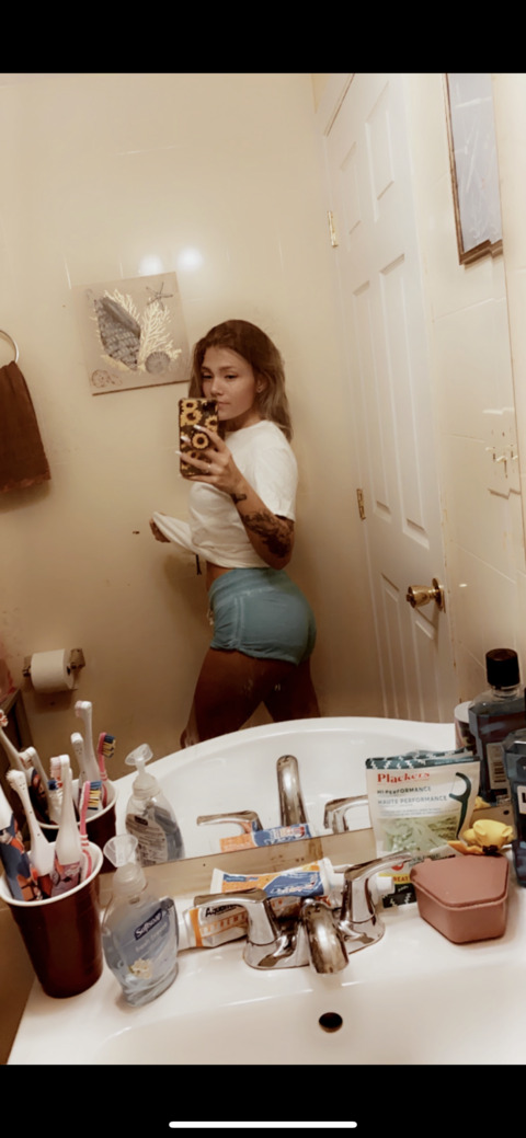 View raegabri (Rae Gabrielle) OnlyFans 36 Photos and 1 Videos leaked 

 picture 2
