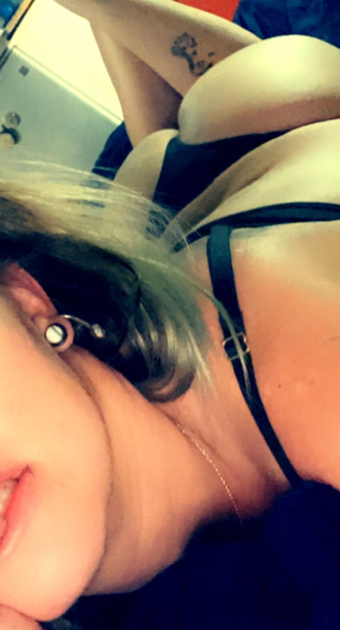 @raeraekitten85 leaked Onlyfans photos for free 

 picture 2