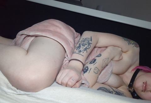 rainbowroos OnlyFans Leak 

 picture 2