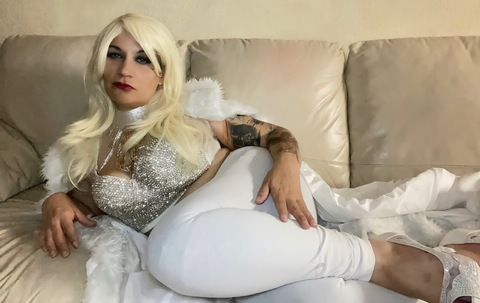 raivenblue (Raiven Blue) OnlyFans Leaks 

 picture 2