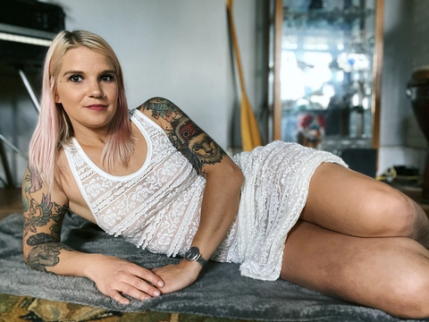 real_ember_rose (Ember Rose) OnlyFans Leaked Content 

 picture 2